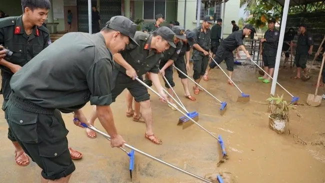 The Government issues a Resolution on solutions to overcome the consequences of natural disasters and restore production in localities in the Central region. (Photo: VGP)