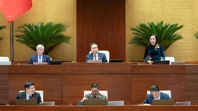 National Assembly Chairman Tran Thanh Man and Vice Chairpersons of the National Assembly chair and direct the meeting. (Photo: DANG ANH)