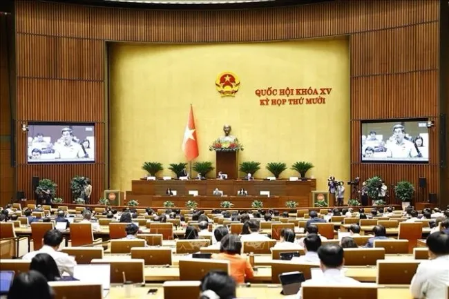 The November 13 sitting of the 15th National Assembly's ongoing 10th session (Photo: VNA)