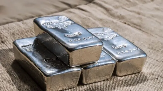 Giá bạc xác lập đỉnh mới, vượt 60 USD/ounce