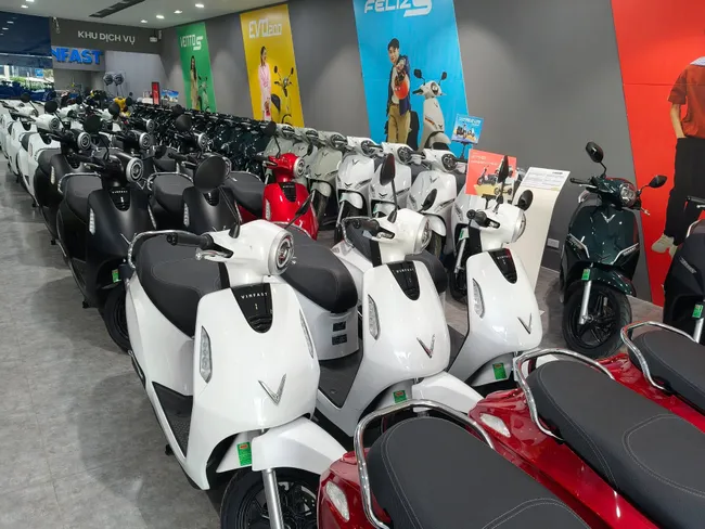 Xe máy điện “nóng dần” trước lộ trình hạn chế xe xăng