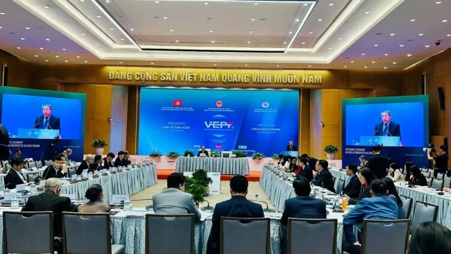 A view of the Viet Nam’s Economy in 2025 and Prospects in 2026 Forum (VEPF) held in Ha Noi on December 16. (Photo: VNA)