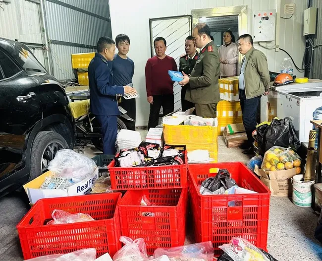 Ninh Bình phát hiện gần 1,2 tấn thực phẩm đông lạnh không rõ nguồn gốc, xuất xứ