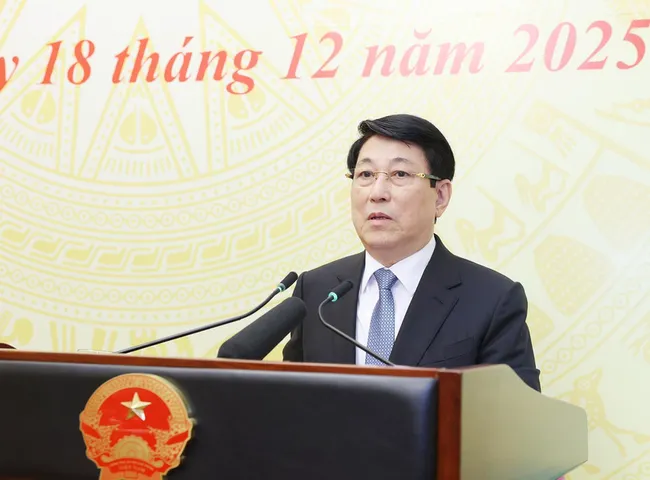 State President Luong Cuong speaks at a year-end meeting in Hanoi on December 18 to summarise operations of the Presidential Office in 2025 and outline its tasks for 2026. (Photo: VNA)