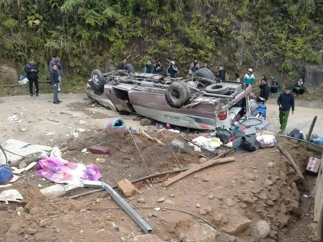 The scene of the accident that leaves nine people dead in Lao Cai. (Photo published by VNA)