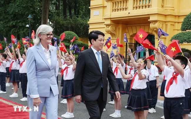 Vietnamese State President Luong Cuong (R) and Governor-General of Australia Sam Mostyn during the latter's state visit to Vietnam in September 2026. (Photo: VNA)