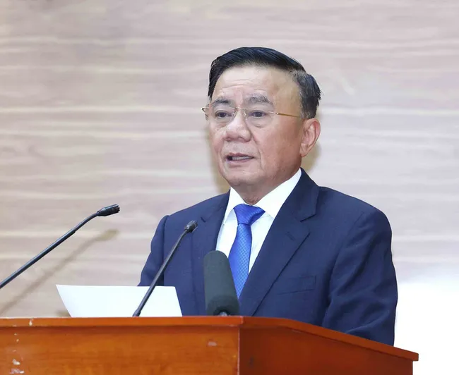 Politburo member and Permanent Member of the Party Central Committee’s Secretariat Tran Cam Tu speaks at a year-end performance review of the Committee's Commission for Policies and Strategies in Hanoi on December 26. (Photo: VNA)