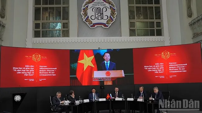 Deputy Prime Minister Tran Hong Ha delivers his remarks to the forum via a recorded message. (Photo: NDO)