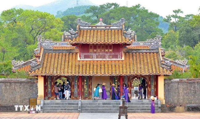Visitors at a tourist site in Hue (Photo: VNA)