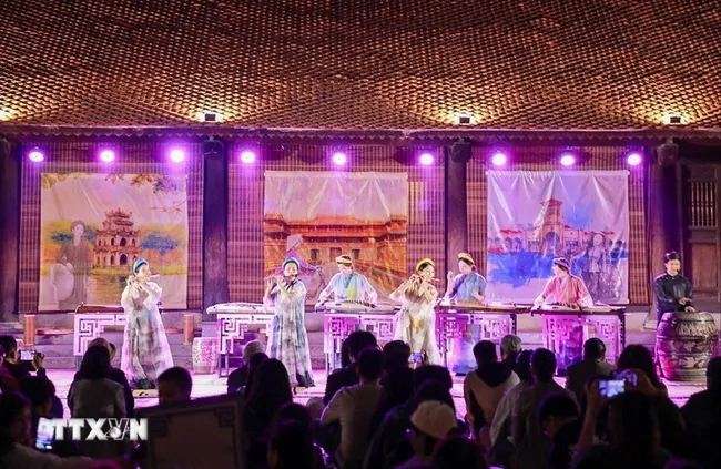 Temple of Literature night tour offers immersive cultural experience (Photo: VNA)