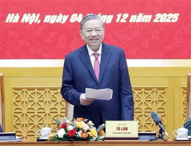 Party General Secretary To Lam addresses the Central Military Commission’s 15th meeting in Ha Noi on December 4. (Photo: VNA)