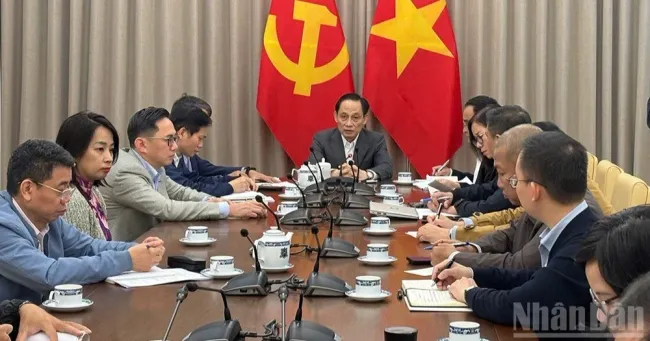 Le Hoai Trung, Member of the Party Central Committee and Minister of Foreign Affairs, chairs the meeting on the implementation of the Ministry of Foreign Affairs’ tasks in service of the 14th National Party Congress.