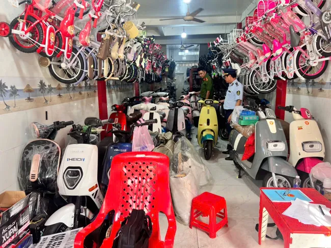 Xử phạt 2 trường hợp kinh doanh xe đạp điện không rõ nguồn gốc, xuất xứ