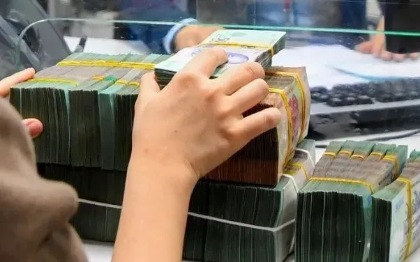 "Cuộc đua" lãi suất ngân hàng tiếp tục sôi động