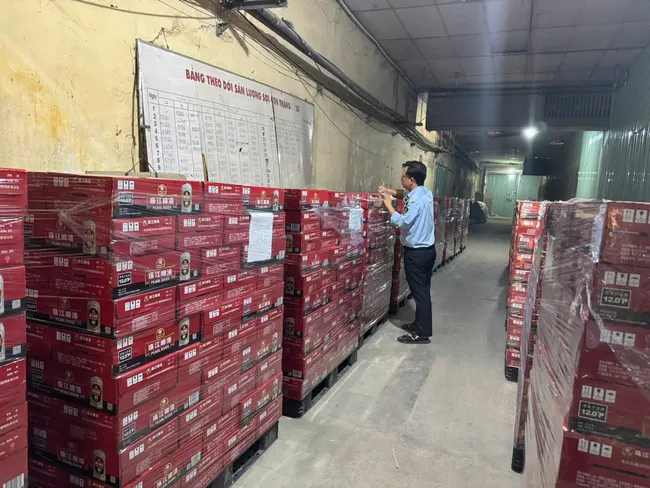 Phát hiện hơn 3.200 thùng bia ngoại không rõ nguồn gốc tại TP Hồ Chí Minh