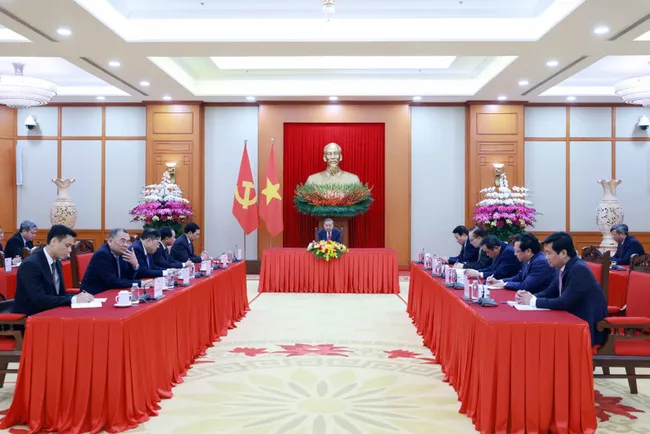 General Secretary of the Communist Party of Vietnam (CPV) Central Committee To Lam holds phone talks with First Secretary of the Communist Party of Cuba Central Committee and President of Cuba Miguel Díaz-Canel on January 26 evening (Hanoi time). (Photo: VNA)