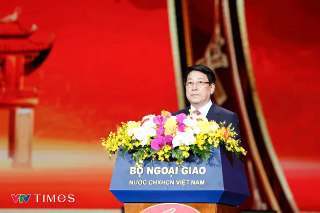 State President Luong Cuong delivers New Year greetings to overseas Vietnamese.