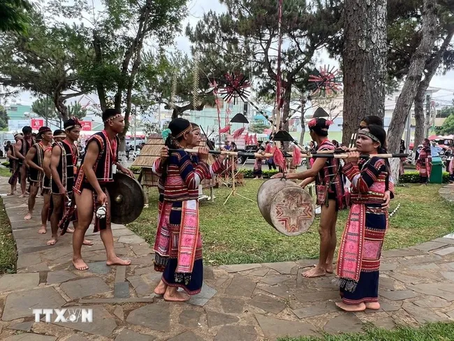 A gong performance by ethnic minority people in the Central Highlands (Illustrative photo: VNA)