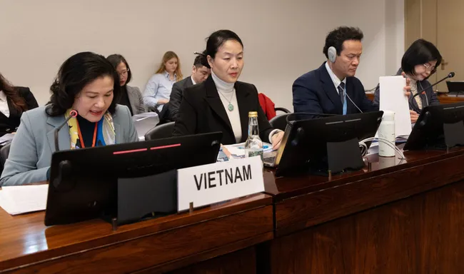 Deputy Minister of Home Affairs Nguyen Thi Ha (first from left) at the dialogue session on the country’s ninth national report on the implementation of the Convention on the Elimination of All Forms of Discrimination against Women (Photo: VNA)
