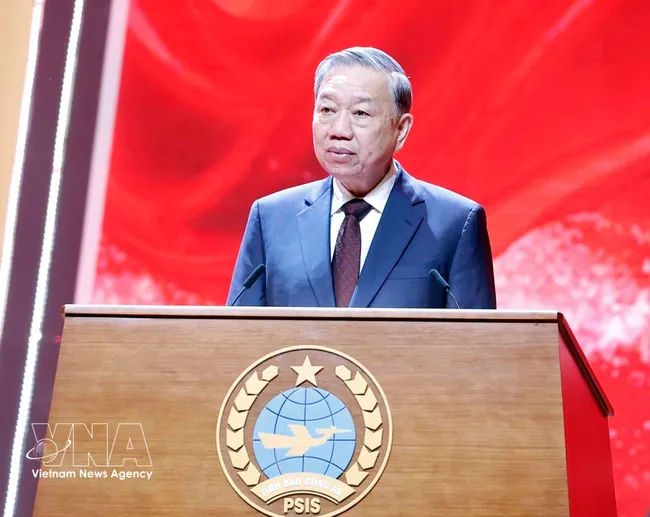 Party General Secretary To Lam speaks at the People’s Public Security Intelligence's 80th anniversary (Photo: VNA)