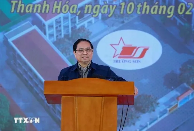 PM Pham Minh Chinh speaks at the groundbreaking ceremony for Cam Thach inter-level school in Thanh Hoa province (Photo: VNA)