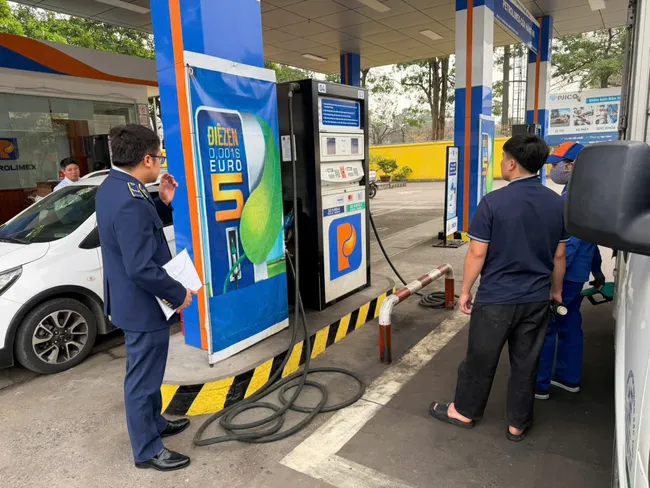 Hà Nội tăng cường kiểm tra, giám sát hoạt động kinh doanh xăng dầu trên địa bàn