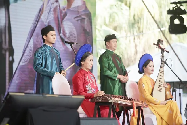 A performance of Vietnamese artists at the opening ceremony of the 11th Japan-Vietnam Festival (Photo: The organising board)
