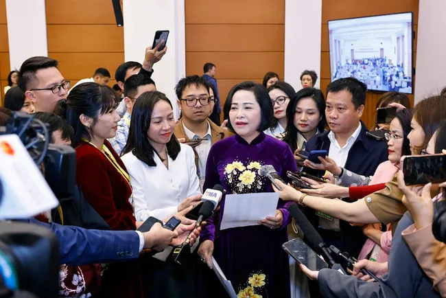 Vice Chairwoman of the National Assembly Nguyen Thi Thanh talks to the press at the NA building in Hanoi. (Photo: VNA)