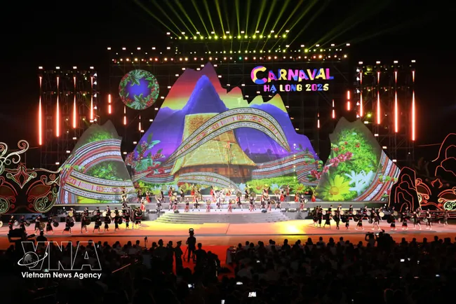 A performances at the opening ceremony of the Ha Long Carnival 2025 (Photo: VNA)