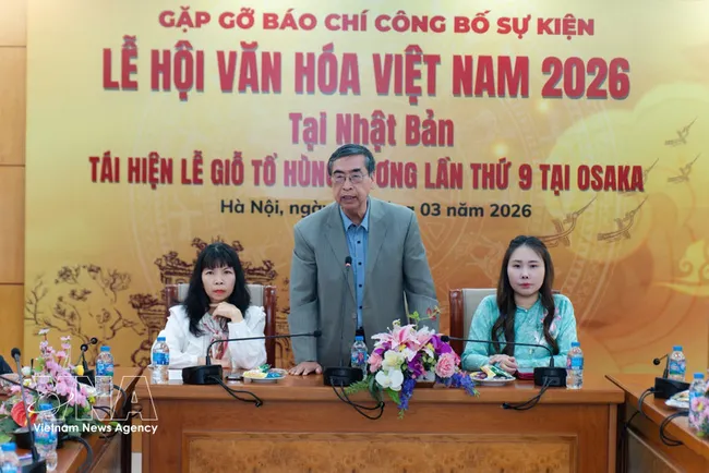 Ambassador Nguyen Phu Binh, former Deputy Minister of Foreign Affairs and Chairman of the Liaison Committee for Overseas Vietnamese speaks at the press briefing on March 14. (Photo: VNA)