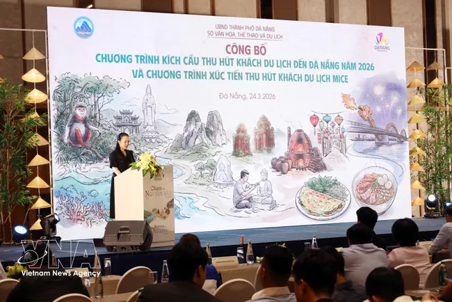 Deputy Director of Da Nang’s Department of Culture, Sports and Tourism Nguyen Thi Hoai An speaks at the event. (Photo: VNA)