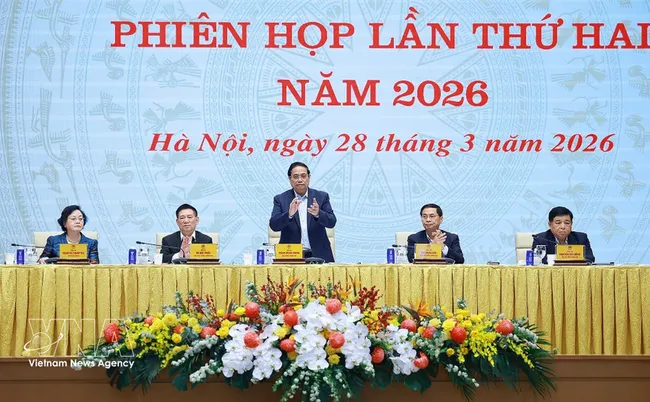 Prime Minister Pham Minh Chinh (centre) speaks at the meeting (Photo: VNA)