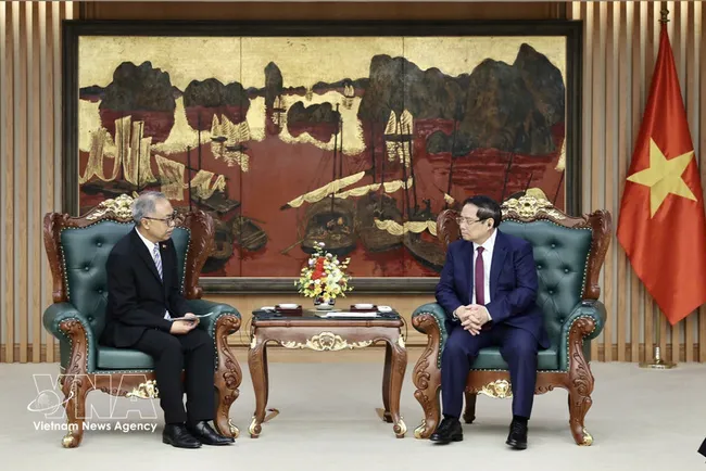 Prime Minister Pham Minh Chinh receives Indonesian Ambassador to Vietnam Adam Mulawarman Tugio in Hanoi on March 20. Photo: VNA