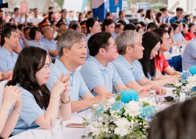 Bộ trưởng Bộ Y tế k&ecirc;u gọi người d&acirc;n "Chủ động ph&ograve;ng bệnh - V&igrave; một Việt Nam khoẻ mạnh" - Ảnh 3.