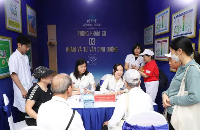 Bộ trưởng Bộ Y tế k&ecirc;u gọi người d&acirc;n "Chủ động ph&ograve;ng bệnh - V&igrave; một Việt Nam khoẻ mạnh" - Ảnh 6.