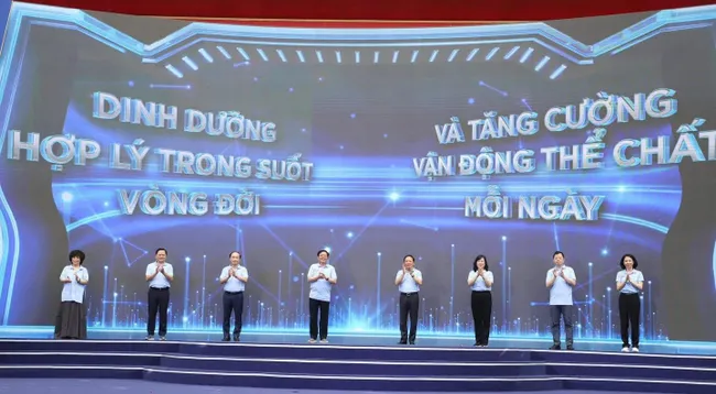 Bộ trưởng Bộ Y tế k&ecirc;u gọi người d&acirc;n "Chủ động ph&ograve;ng bệnh - V&igrave; một Việt Nam khoẻ mạnh" - Ảnh 1.