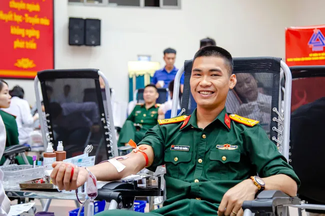 26 năm Ng&agrave;y To&agrave;n d&acirc;n hiến m&aacute;u t&igrave;nh nguyện (7/4): Rất nhiều giọt m&aacute;u đ&atilde; cho đi, nhiều cuộc đời được ở lại- Ảnh 3.