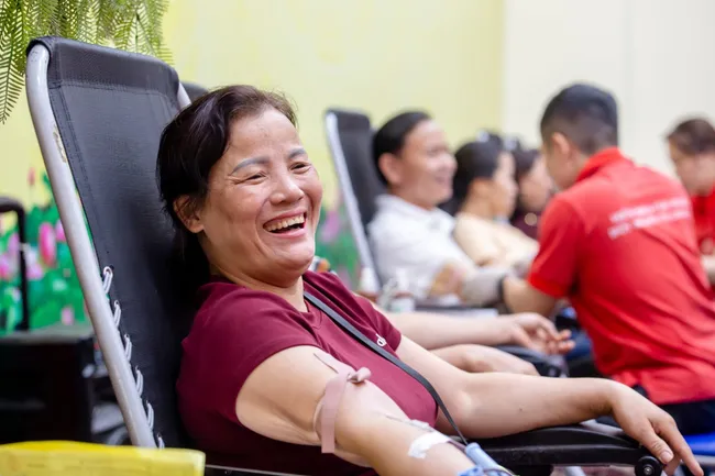 26 năm Ng&agrave;y To&agrave;n d&acirc;n hiến m&aacute;u t&igrave;nh nguyện (7/4): Rất nhiều giọt m&aacute;u đ&atilde; cho đi, nhiều cuộc đời được ở lại- Ảnh 1.