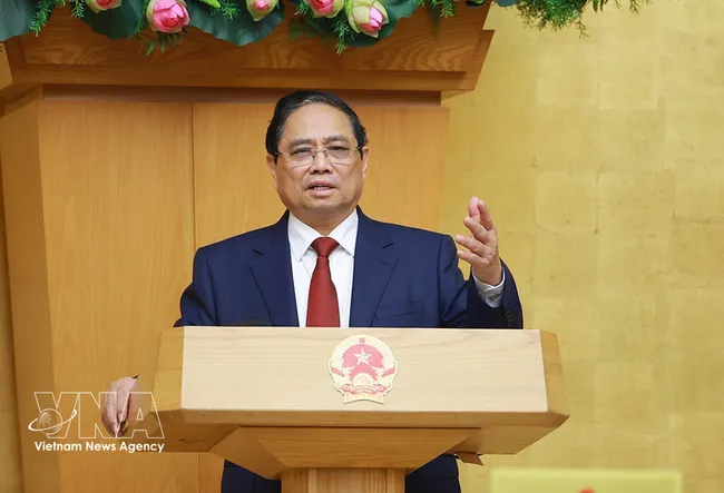 Prime Minister Pham Minh Chinh delivers the closing remarks at the Government’s regular meeting for March and the Government-to-locality teleconference on April 4. (Photo: VNA)