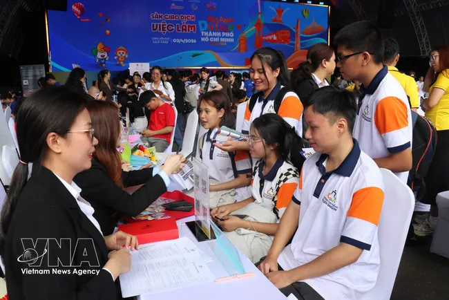 A large number of job seekers take part in the 2026 Ho Chi Minh City Tourism Job Exchange. (Photo: VNA)