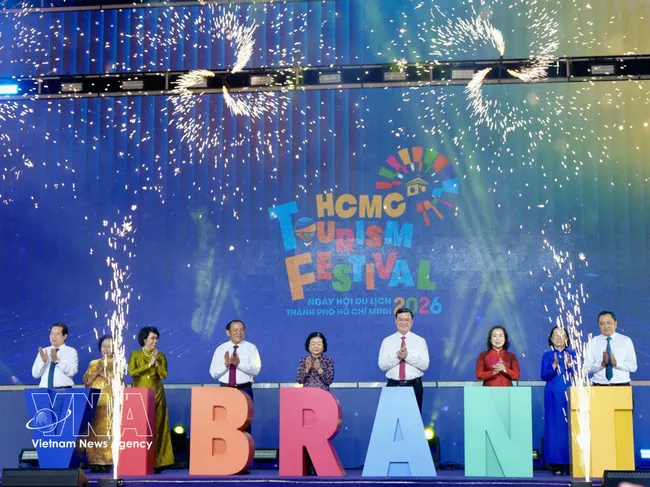 Officials mark the opening of the 22nd Ho Chi Minh City Tourism Festival on April 2. (Photo: VNA)