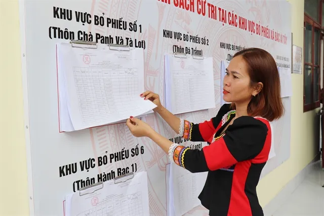 A Raglai resident in Bac Ai Tay commune, Khanh Hoa province, reviews the publicised voter list at the commune People’s Committee headquarters. (Photo: VNA)