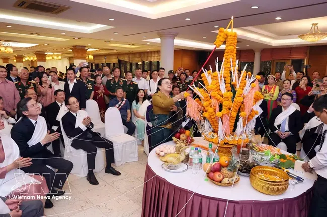 Delegates at the Hanoi ceremony marking Laos' traditional New Year festival Bunpimay (Photo: VNA)
