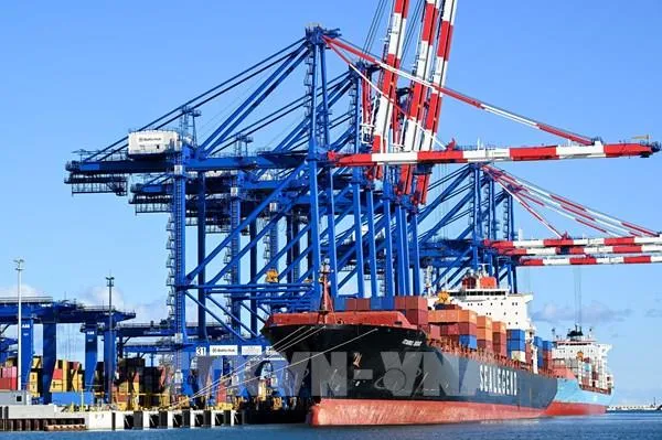 IMF hạ dự báo tăng trưởng kinh tế toàn cầu