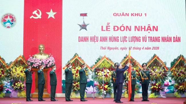 General Secretary and State President Lam presents the title 