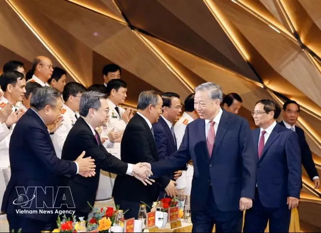 Party General Secretary and State President To Lam and delegates at the ceremony marking the 80th anniversary of the PPS advisory force (April 18, 1946–2026) in Hanoi on April 11 (Photo: VNA)
