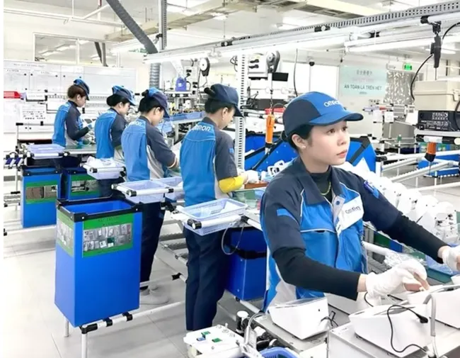 Workers in OMRON Healthcare Manufacturing's facility in Ho Chi Minh City (Photo: OMRON Vietnam)
