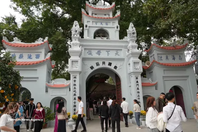 The main gate of Mau Temple in Hung Yen province. (Photo: VNA)