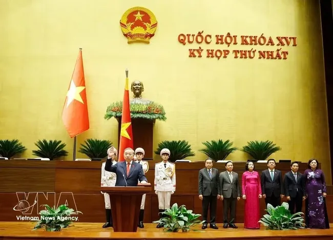 Party General Secretary and State President To Lam takes the oath of office (Photo: VNA)