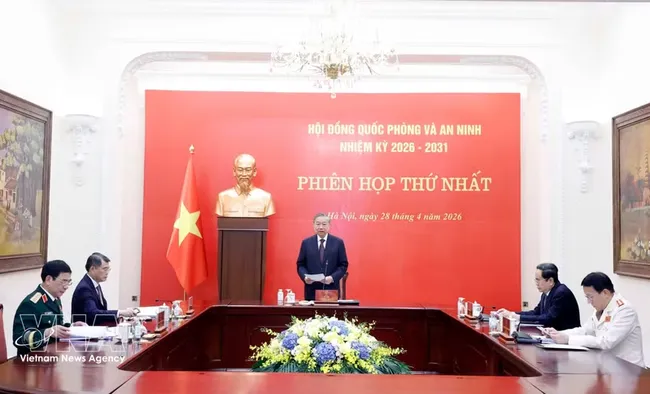 Party General Secretary and State President To Lam, Chairman of the Council for National Defence and Security in the 2026–2031 tenure, addresses the first meeting of the council in Hanoi on April 28. (Photo: VNA)